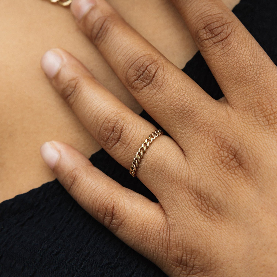 simple cable chain ring in 14k gold